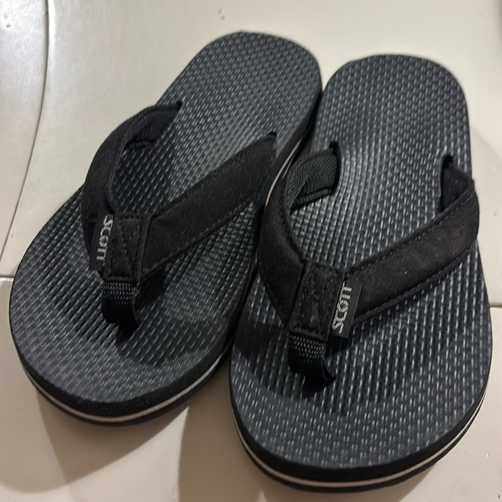 🍀Scott Kids Black Flip Flops